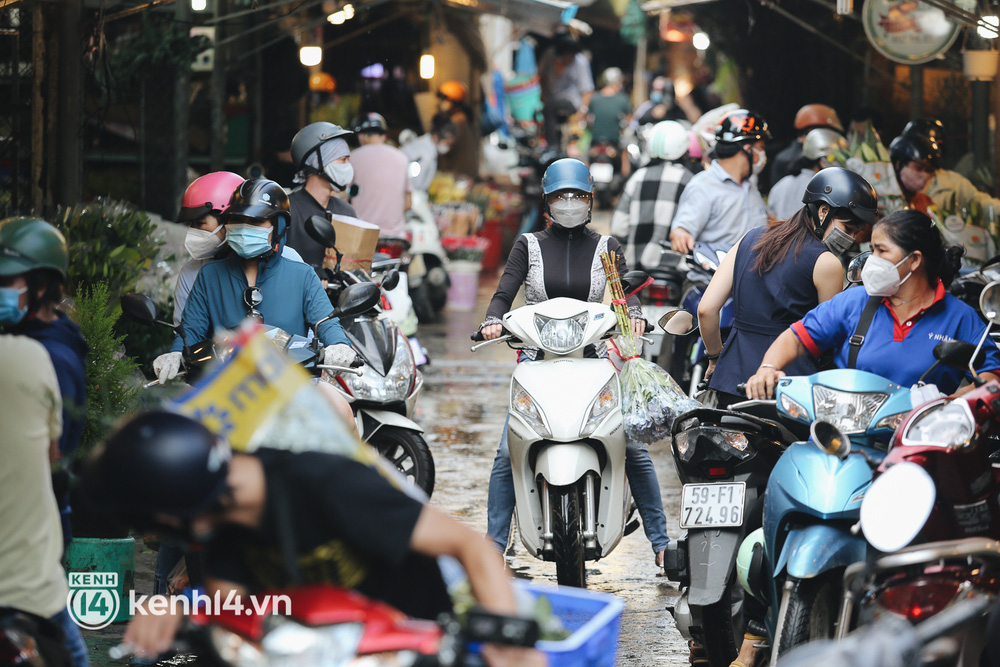 Chợ Hồ Thị Kỷ mở lại đúng dịp 20/10, người bán phấn khởi