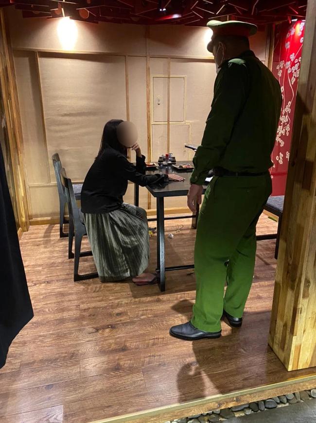 quyt-tien-1 Xôn xao cô gái ăn xong giả đi vệ sinh, quỵt tiền loạt quán ở Hà Nội-2