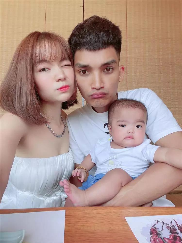vy-nguyen Xôn xao vợ chồng Mạc Văn Khoa đã có con trai lớn 9 tuổi-1