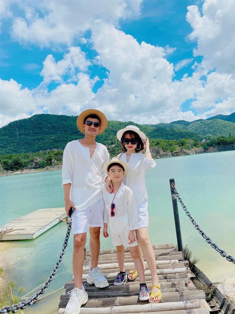 vy-pumpe-5 Xôn xao vợ chồng Mạc Văn Khoa đã có con trai lớn 9 tuổi-5