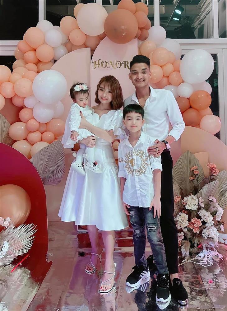 vy-pumpe-6 Xôn xao vợ chồng Mạc Văn Khoa đã có con trai lớn 9 tuổi-4