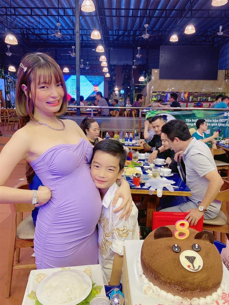 vy-pumpe Xôn xao vợ chồng Mạc Văn Khoa đã có con trai lớn 9 tuổi-3